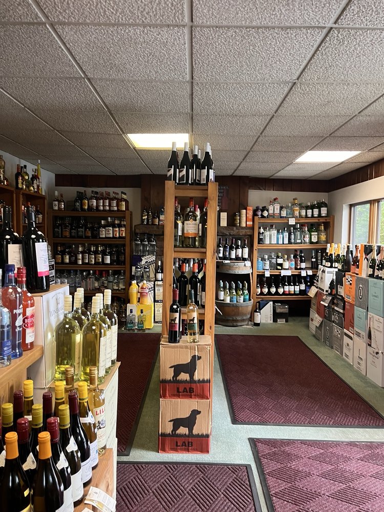 Adirondack Wine and Liquor Logo