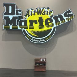 Martens Oak Brook - The check out counter