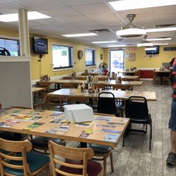 Ed's Bar-Be-Que - Nice casual upbeat place