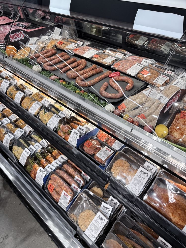 NuNu's Fresh Market Logo