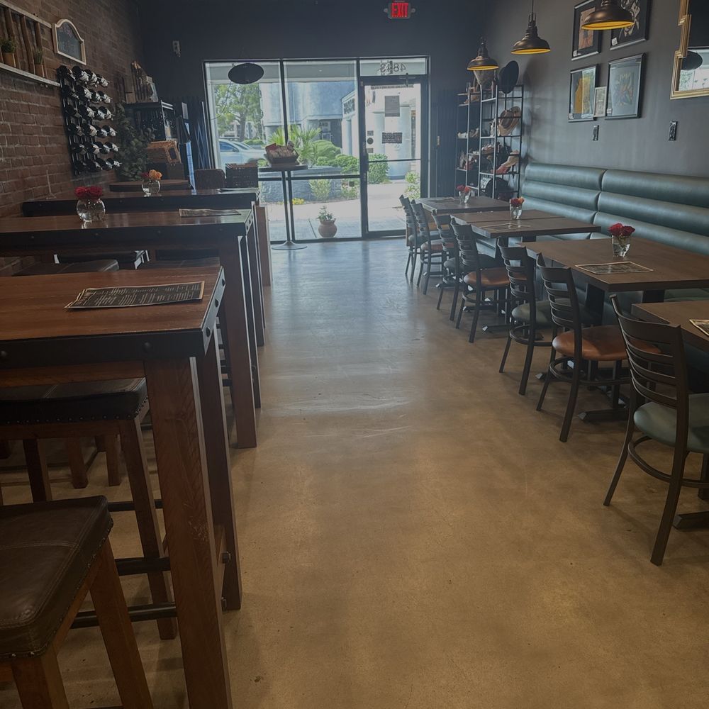 Grapes and Hops - Great atmosphere - Wine Bars Near Me - Scottsdale, Arizona Grapes and Hops - Great atmosphere - Wine Bars Near Me - Scottsdale, Arizona