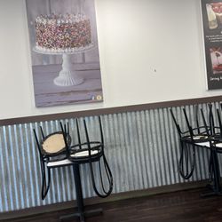 Maggie Moo's and Great American Cookies Nashville - Seating Area