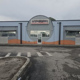 They seem to take as much care for prospective customers as they do their building. They seem to take as much care for prospective customers as they do their building.