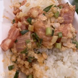 Hawaiian Ahi Bowl (Large $16.99) - The sauce is Mayo based. But look at all the onions :(