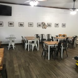 Lacy's Kountry Store - Dining Area
