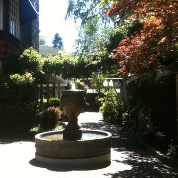 Murphys - Courtyard in downtown Murphys - Public Services & Government Near Me - Murphys, California