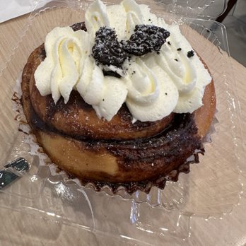 Bakery 1908 - Cookies & Cream Cinnamon Roll - Bakeries Near Me - Tampa, Florida
