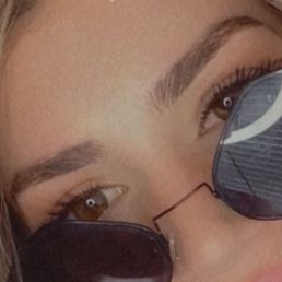 Crispy fresh eyebrows