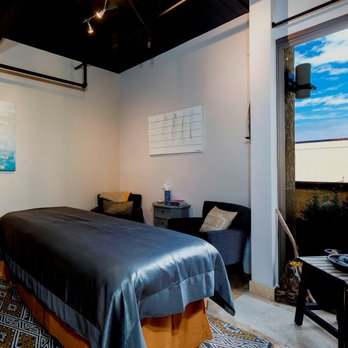 808 Wellness Spa - Massage Room - Acupuncture Near Me - Kihei, Hawaii 808 Wellness Spa - Massage Room - Acupuncture Near Me - Kihei, Hawaii