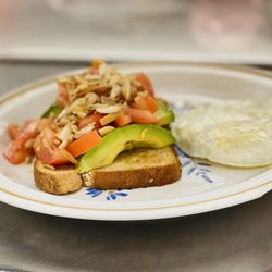 Kim & Jenny's Cafe - Avocado Toast with egg!