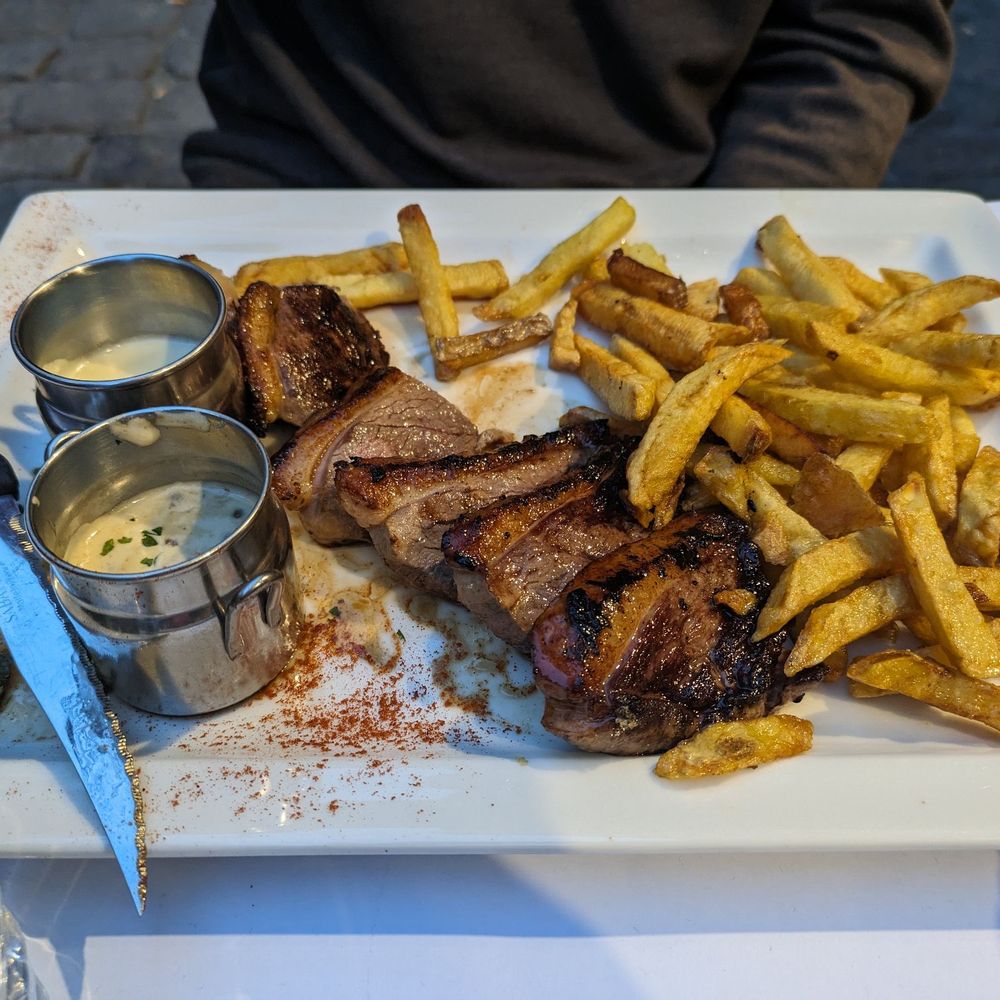 Restaurant Le Vieux Lyon - Duck Breast - French Near Me - Lyon, 69 Restaurant Le Vieux Lyon - Duck Breast - French Near Me - Lyon, 69
