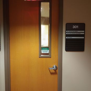 University Dental Associates - Entrance to dental office - General Dentistry Near Me - Chicago, Illinois University Dental Associates - Entrance to dental office - General Dentistry Near Me - Chicago, Illinois