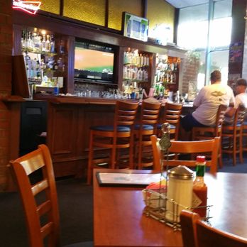 Encino Glen - Bar Area Encino Glen Restaurant - Breakfast & Brunch Near Me - Encino, California