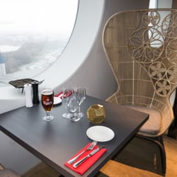 Brasseriet - Ett bord för två en trappa upp