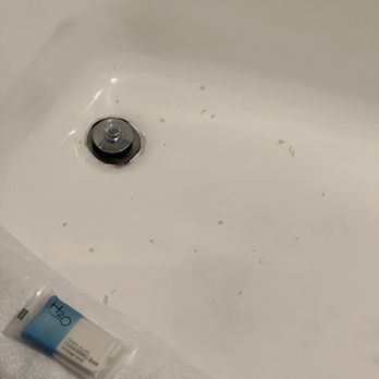 Sheraton Boston Hotel - Bathtub with peeling enamel. - Hotels Near Me - Boston, Massachusetts