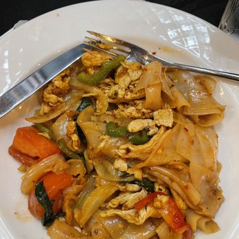 Mum Mum Restaurant - N3. Drunken Noodles - Thai Near Me - Manassas, Virginia
