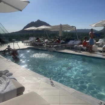 CAESARS REPUBLIC SCOTTSDALE, A HILTON HOTEL - Updated August 2025 - 546