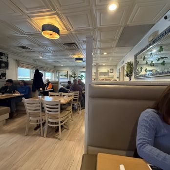 Pizza Palace - Dining area - Pizza Near Me - Old Saybrook, Connecticut
