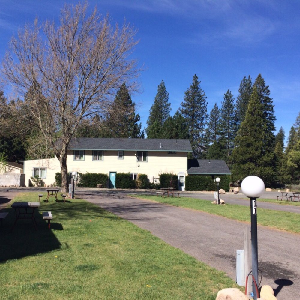 Friendly RV Park and Campground - The office and restrooms - RV Parks Near Me - Weed, California