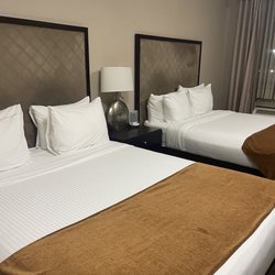Acclaim Hotel Calgary Airport