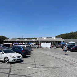 Vineland Flea Market - Market area