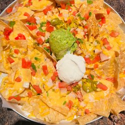 BJ's Restaurant & Brewhouse - Chicken Loaded Nachos