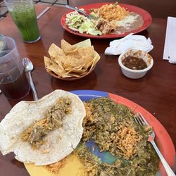 El Norte Restaurant - Chile Verde con Arroz y Frijoles a long with other items.