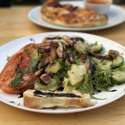 Pizzeria Vesuvio - Chicken salad.
