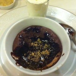 Moelleux au chocolat,coeur coulant,crème glacée vanille macadamisa