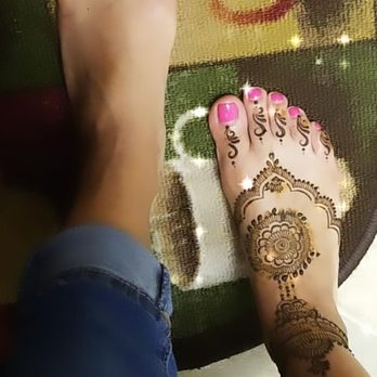 Divine Threading  & Lash Studio - Centennial - Henna on right foot. - Eyelash Service Near Me - Las Vegas, Nevada