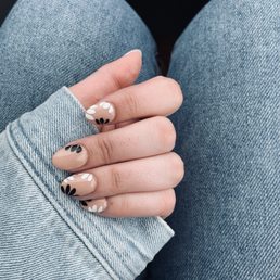 Great nail design by Tracy