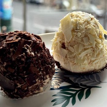 Aux Merveilleux - Bakeries Near Me - Paris, 75 Aux Merveilleux - Bakeries Near Me - Paris, 75