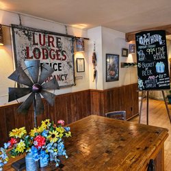 Grins Restaurant - Entryway