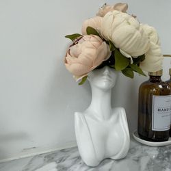 Awaken - Skincare By Neddy - Lovely details