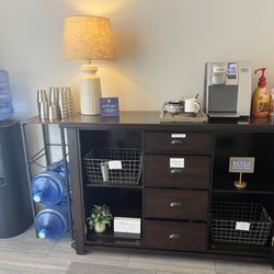 Bella Health + Wellness - Coffee and water bar - they provide real cups!!