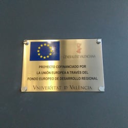 Servei de Politica Lingüística - Centro construido con fondos FEDER. "Una manera de hacer Europa".