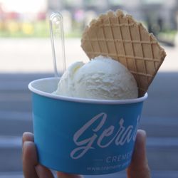 Gérard Cremerie - Double scoop (€4,00); pistachio (€0,20 extra) and lemon meringue yoghurt.