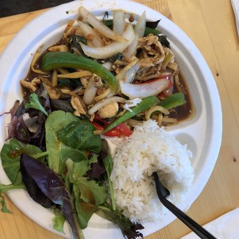 D E Thai Kitchen - Downtown - Yummy basil stir fry. Welcoming owner. Clean. Awesomeness! - Thai Near Me - Las Vegas, Nevada D E Thai Kitchen - Downtown - Yummy basil stir fry. Welcoming owner. Clean. Awesomeness! - Thai Near Me - Las Vegas, Nevada