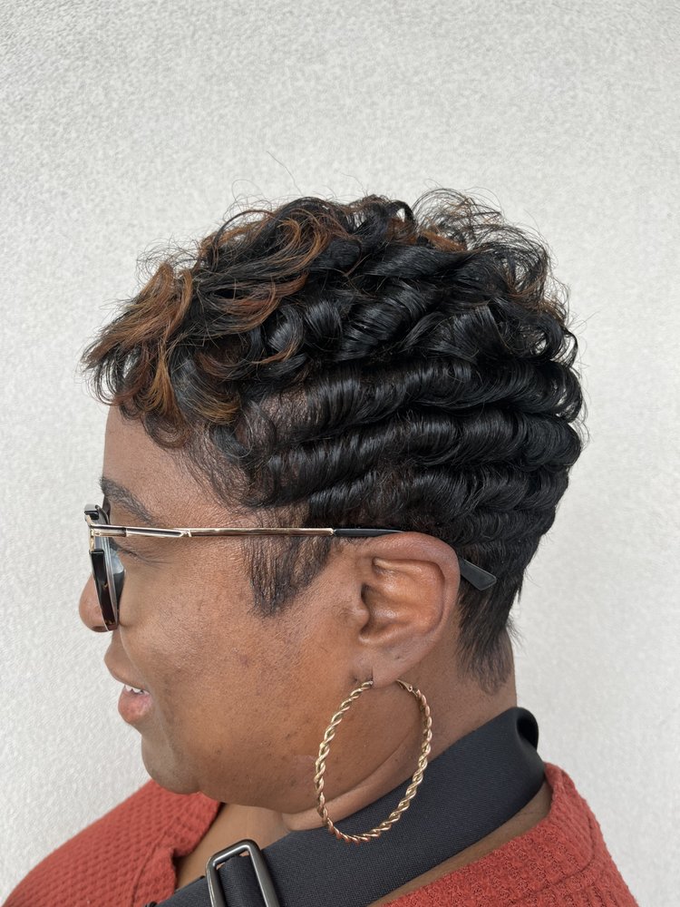 Mia Mangum - Salon Lofts Logo