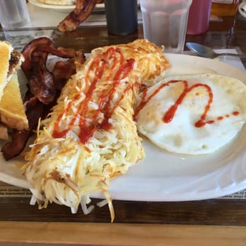 Eagle Crossing Restaurant - 2 egg breakfast. 6 pieces of bacon and enough room hash browns for 4 - Diners Near Me - Warm Springs, Oregon