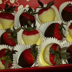 Edible Arrangements - This was supposed to be the dark chocolate and white chocolate, a black and white. I have been trying to reach management for a week.