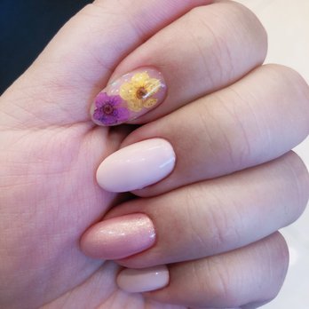 4 U Nails & Spa - 2nd time- Dry flower nail design beautiful - Nail Salons Near Me - Cresskill, New Jersey