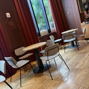 Funny Library - Inside - Coffee & Tea Near Me - New Orleans, Louisiana