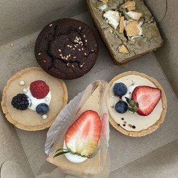 Oishiii Sweets - Milk tea tart, Ube mochi muffin, hojicha brownie and milk tea cheesecake. No tax if you buy 6+ items. - Desserts Near Me - Toronto, Ontario