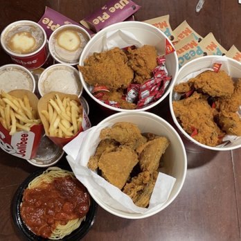 Jollibee - jollibee spicy and original chicken. fries. mash and gravy. peach mango pies. ube pies. garlic rice. spaghetti. - Fast Food Near Me - Houston, Texas Jollibee - jollibee spicy and original chicken. fries. mash and gravy. peach mango pies. ube pies. garlic rice. spaghetti. - Fast Food Near Me - Houston, Texas