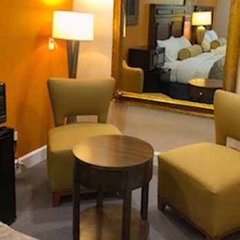 Oasis Inn - MH OasisInnSuites Ridgecrest CA Guestroom TwoQueenSofa - Hotels Near Me - Ridgecrest, California