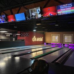 810 Entertainment - Bowling alley