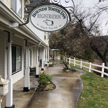 Hounds Tooth Inn - Bed & Breakfast Near Me - Oakhurst, California Hounds Tooth Inn - Bed & Breakfast Near Me - Oakhurst, California
