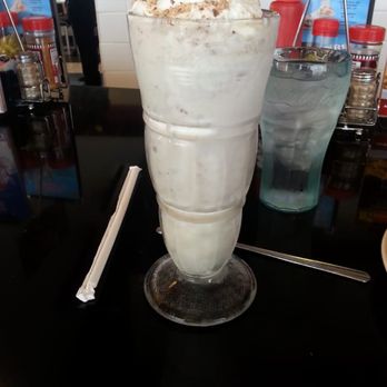 Steak ’n Shake - Snickers Shake - Burgers Near Me - Hoffman Estates, Illinois Steak ’n Shake - Snickers Shake - Burgers Near Me - Hoffman Estates, Illinois