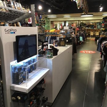 Blue Tomato - Skate Shops Near Me - Hamburg, HH